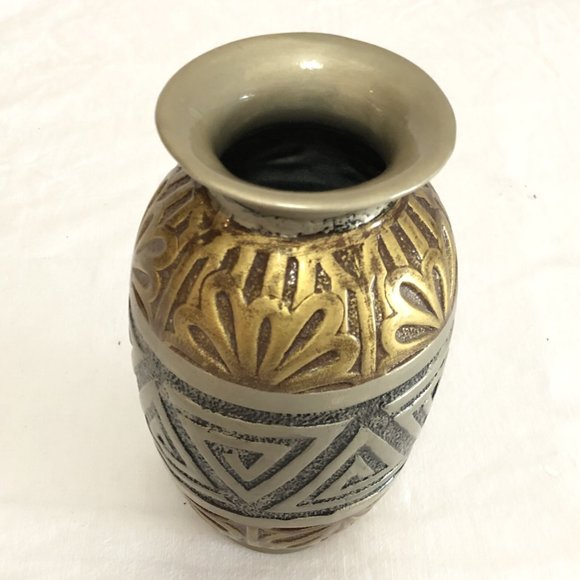 CERAMIC EMBOSSED VASE - Picture 2 of 3